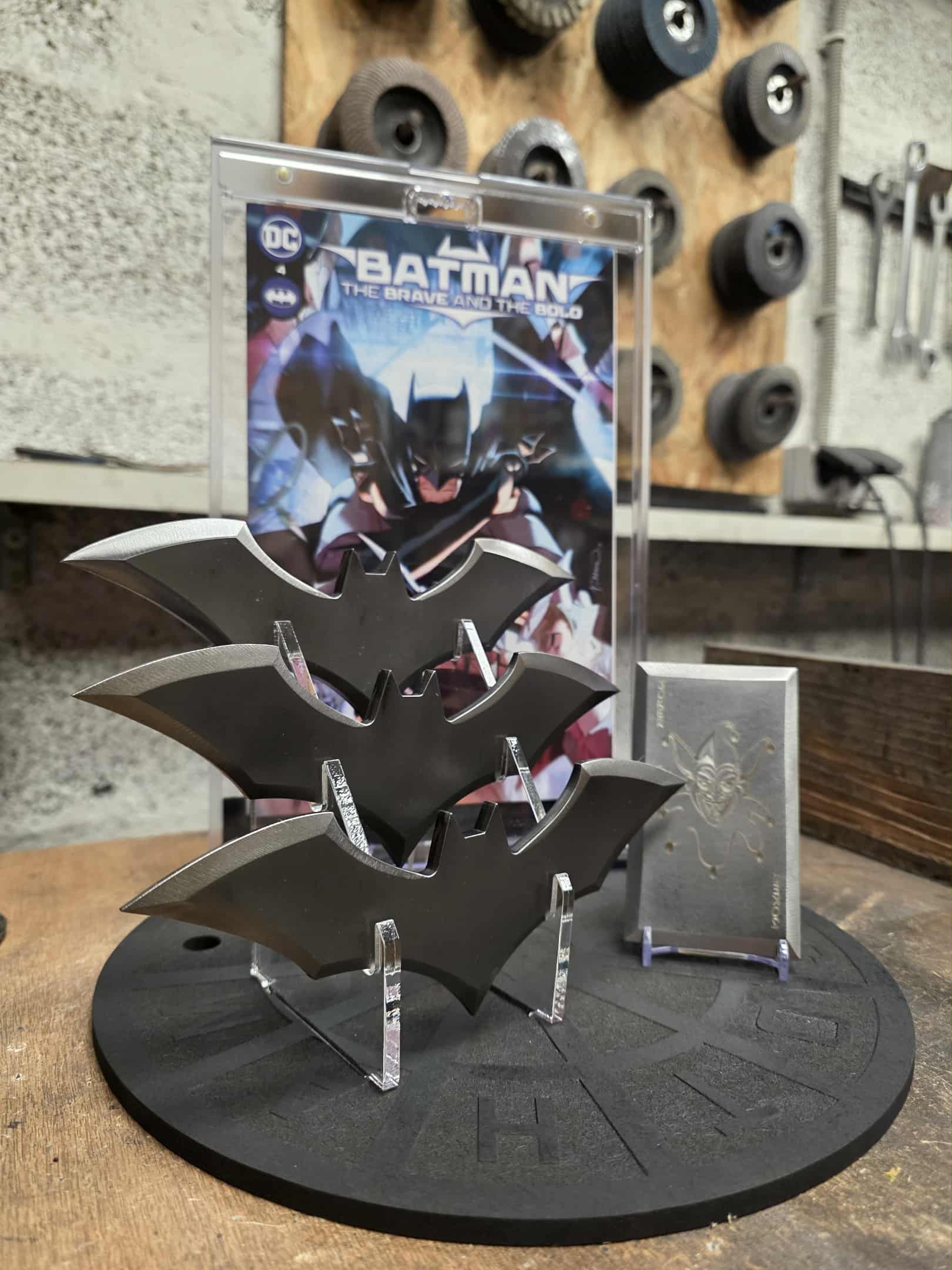 Batarangs & Carte du joker by Simone Di Meo - One shot – Image 2