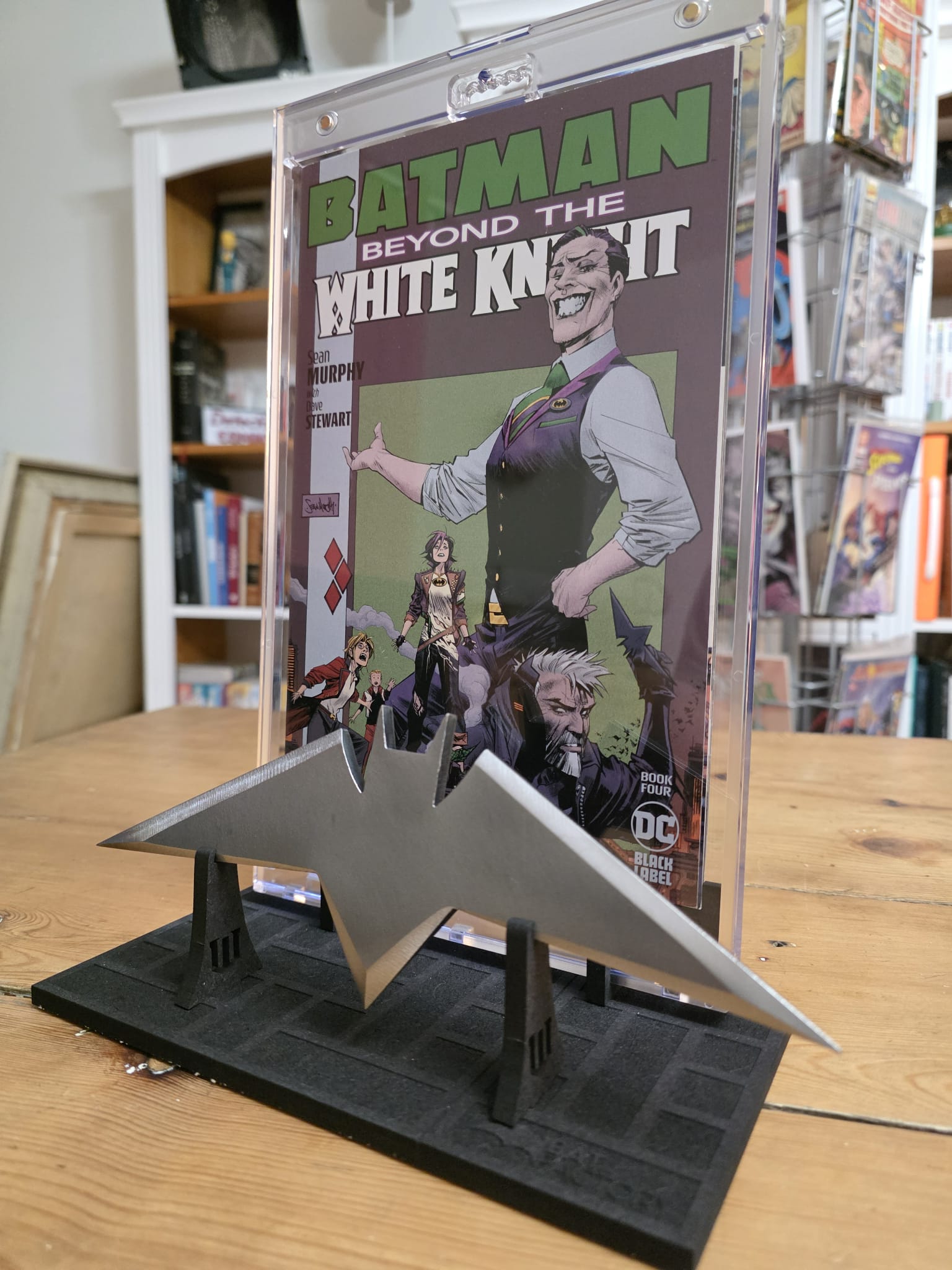 Set-up Batarang V2 + comics "White Knight" by Sean Murphy – Image 6