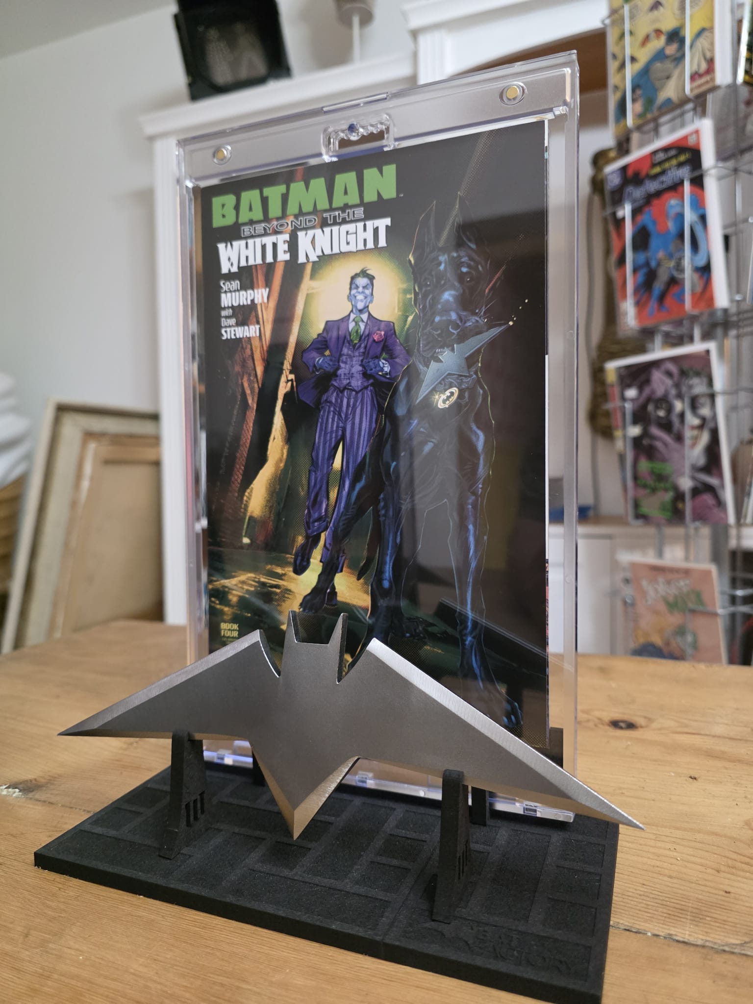 Set-up Batarang V2 + comics "White Knight" by Sean Murphy – Image 3
