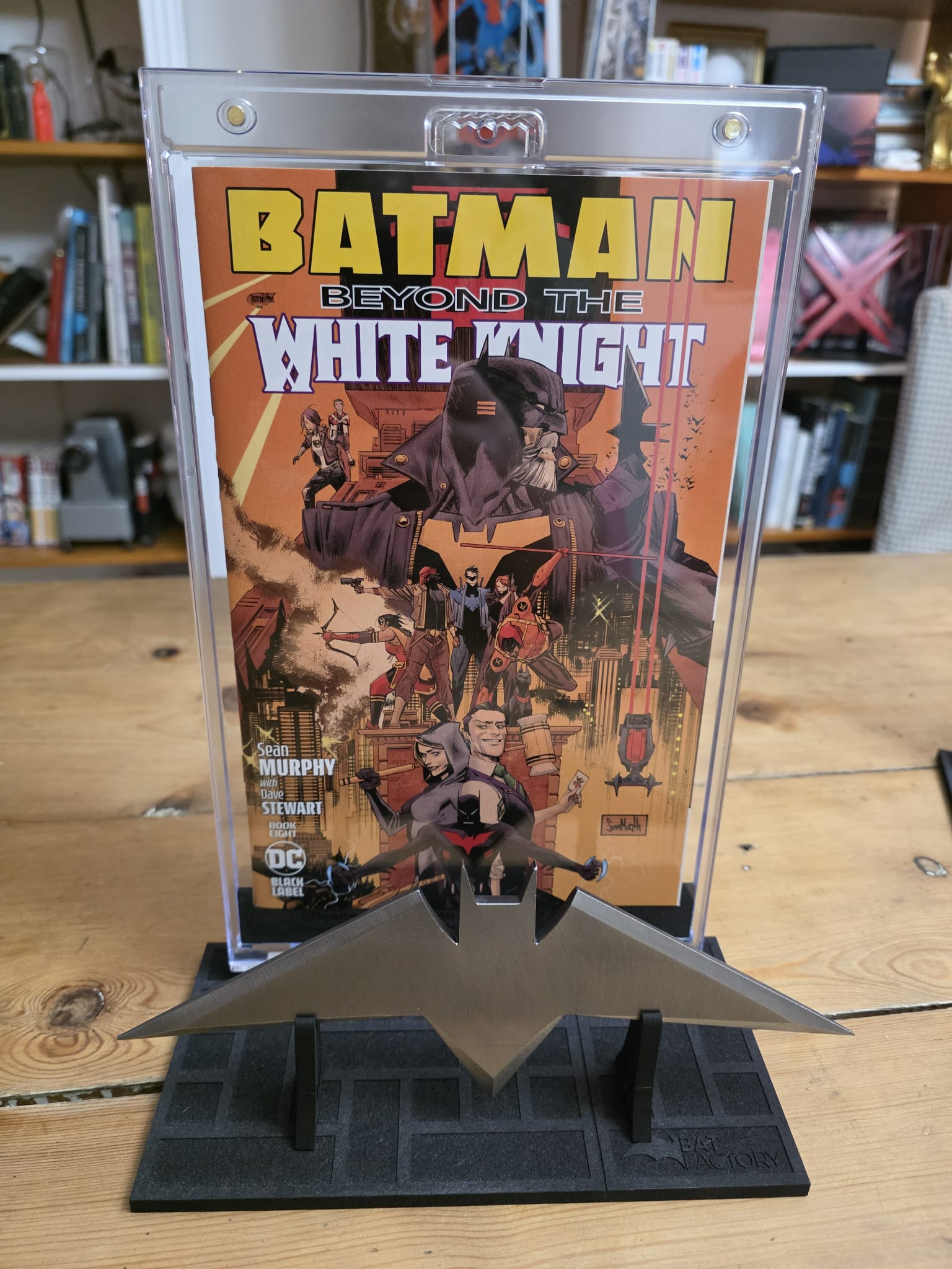 Set-up Batarang V2 + comics "White Knight" by Sean Murphy – Image 4