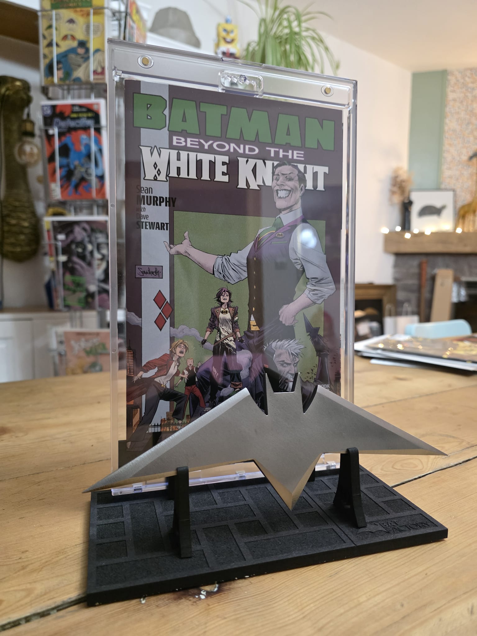 Set-up Batarang V2 + comics "White Knight" by Sean Murphy – Image 7
